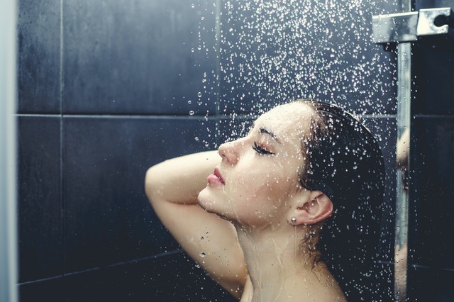 5 kiểu tắm vào mùa đông phải bỏ ngay nếu không muốn đột quỵ, vỡ mạch máu não, thậm chí tử vong - Ảnh 1.