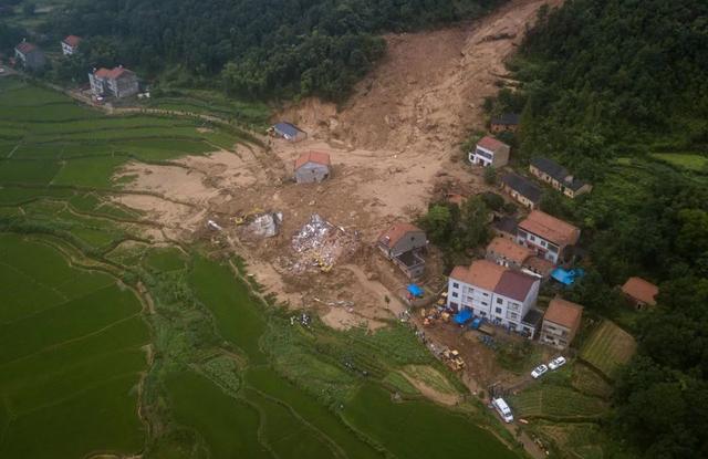 Loạt ảnh Trung Quốc năm 2020: Khủng hoảng và đau thương vì COVID-19, các di tích hàng trăm năm tuổi lần lượt bị nuốt chửng khi mẹ thiên nhiên nổi giận - Ảnh 34.