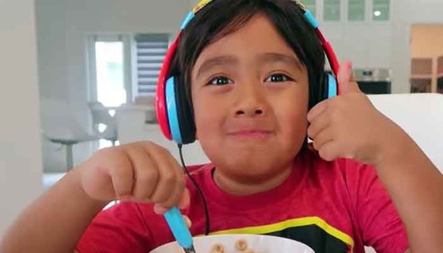 Cậu bé 9 tuổi trở thành YouTuber thu nhập cao nhất thế giới, sở hữu kênh gần 42 triệu người theo dõi chỉ sau 5 năm review đồ chơi trẻ em - Ảnh 3.