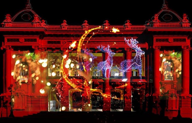 The Hanoi Opera House is transformed by 3D mapping in the Christmas celebration music party: Open to the public freely - Photo 1.