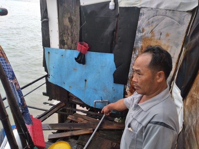 Sóng đánh nhà tơi tả, dân xóm Chụt Nha Trang sống trong sợ hãi - Ảnh 3.