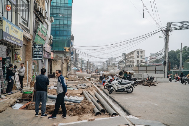 Cuộc sống người dân cạnh đại công trường đường vành đai nghìn tỷ: Ùn tắc, khói bụi, thậm chí ngã nhào - Ảnh 11.