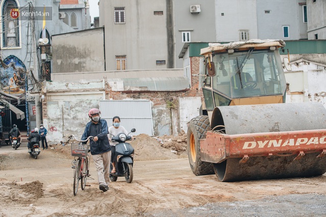 Cuộc sống người dân cạnh đại công trường đường vành đai nghìn tỷ: Ùn tắc, khói bụi, thậm chí ngã nhào - Ảnh 15.