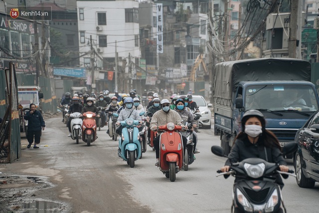 Cuộc sống người dân cạnh đại công trường đường vành đai nghìn tỷ: Ùn tắc, khói bụi, thậm chí ngã nhào - Ảnh 30.