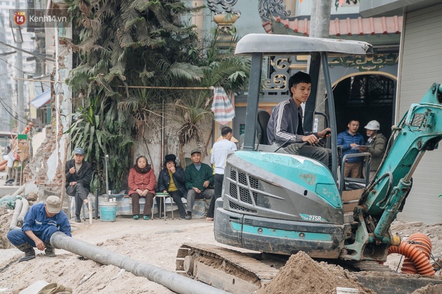 Cuộc sống người dân cạnh đại công trường đường vành đai nghìn tỷ: Ùn tắc, khói bụi, thậm chí ngã nhào - Ảnh 33.