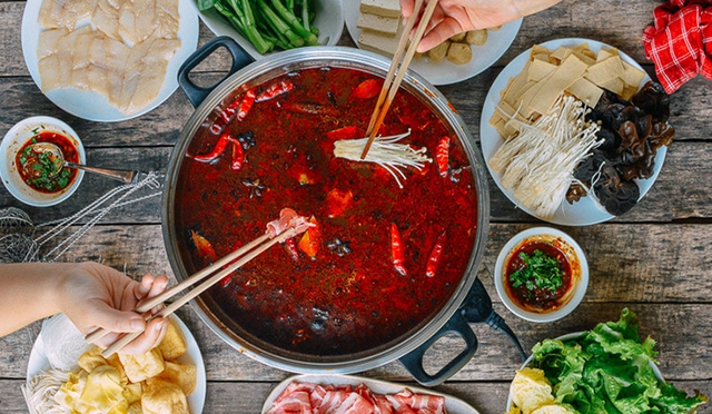 7 kiểu ăn lẩu độc khủng khiếp mà người Việt cần phải từ bỏ ngay trước khi làm hại dạ dày, khoang miệng và thực quản - Ảnh 4.