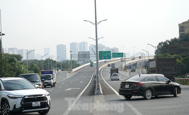 Cận cảnh đại công trường sửa chữa mặt cầu Thăng Long trước ngày thông xe - Ảnh 15.