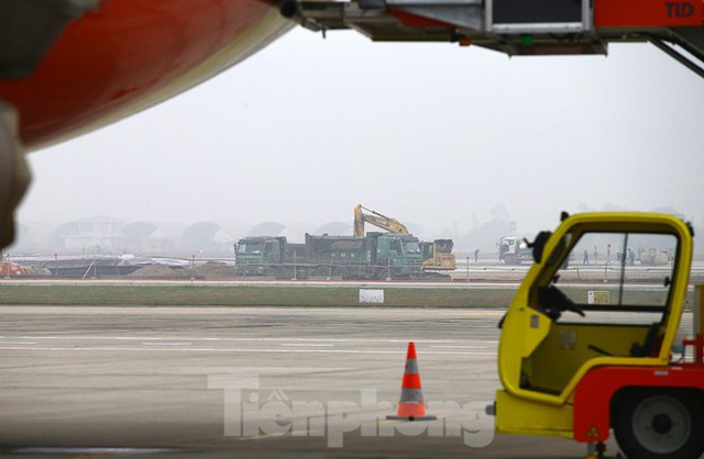 Nhìn gần đường băng 1B sân bay Nội Bài sắp hoàn thành - Ảnh 9.