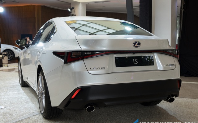 Lexus IS mới sắp ra mắt Việt Nam: 3 phiên bản, giá khó thấp hơn 2 tỷ đồng, đối thủ Mercedes C-Class và BMW 3-Series Lexus IS mới sắp ra mắt Việt Nam: 3 phiên bản, giá khó thấp hơn 2 tỷ đồng, đối thủ Mercedes C-Class và BMW 3-Series