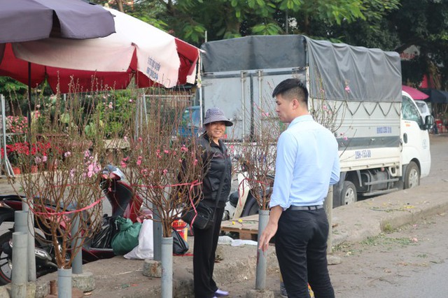 Dao Nhat Tan blooms early, filled with flower markets to welcome the New Year - Photo 4.