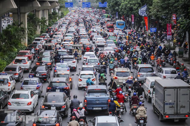 Ma trận ùn tắc giao thông ở Hà Nội ngày cuối năm - Ảnh 1.