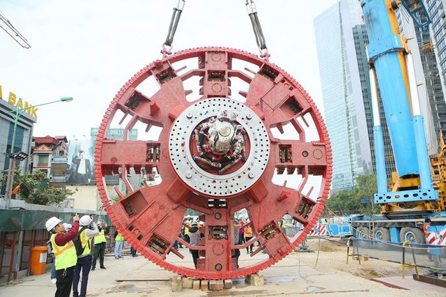 Tận thấy lắp ráp robot đào hầm khủng tuyến metro Nhổn - ga Hà Nội  - Ảnh 1.