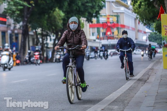 Hà Nội thanh bình trong buổi sáng cuối cùng năm 2020  - Ảnh 7.