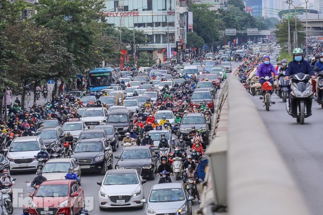 Ma trận ùn tắc giao thông ở Hà Nội ngày cuối năm - Ảnh 8.