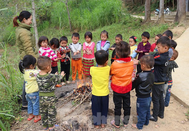 Hà Giang rét tê tái, người dân nổi lửa sưởi ấm cho gia súc - Ảnh 9.