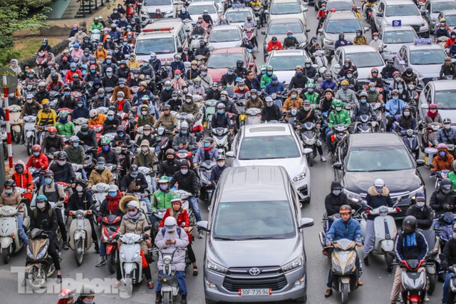 Ma trận ùn tắc giao thông ở Hà Nội ngày cuối năm - Ảnh 9.