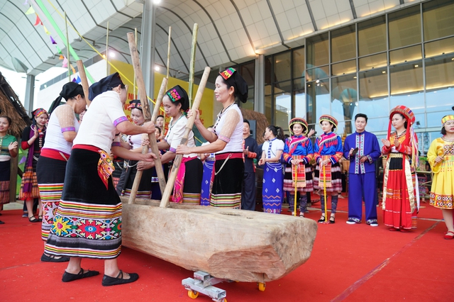 Chùm ảnh: Đại hội đại biểu toàn quốc các dân tộc thiểu số Việt Nam - Ảnh 6. Chùm ảnh: Đại hội đại biểu toàn quốc các dân tộc thiểu số Việt Nam - Ảnh 6.