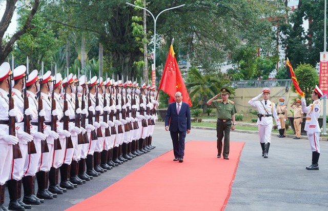 Chùm ảnh: Thủ tướng dự và phát biểu chỉ đạo Hội nghị Công an toàn quốc - Ảnh 1.