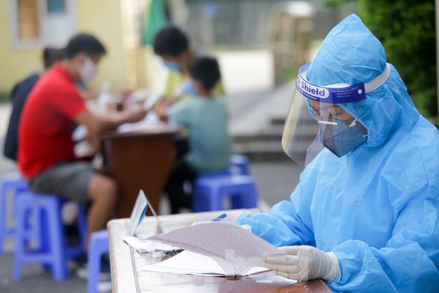 Hà Nội xét nghiệm RT-PCR người về từ Đà Nẵng sau 1 ngày tạm dừng - Ảnh 1.
