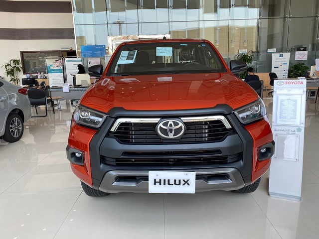 Đại lý ồ ạt chào cọc Toyota Hilux 2021 tại Việt Nam: Giá dự kiến không đổi, đầu xe giống RAV4, đe doạ Ford Ranger