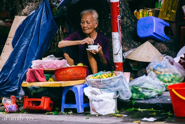 Nhón bước sang Thu được vài ngày nhưng sao Hà Nội lại thay đổi nhanh đến thế, có sấu chín, cốm thơm, không khí tươi mát giúp ta biết sống chậm - Ảnh 11.