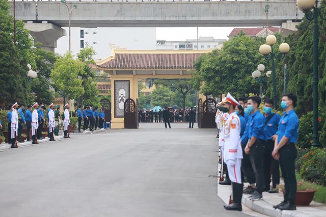 Lễ truy điệu và an táng Nguyên Tổng Bí thư Lê Khả Phiêu - Ảnh 19.