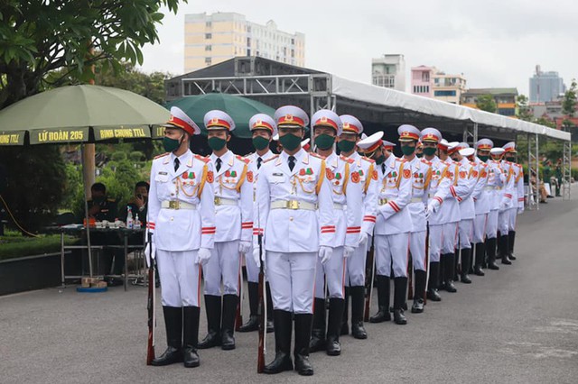 Lễ truy điệu và an táng Nguyên Tổng Bí thư Lê Khả Phiêu - Ảnh 20.