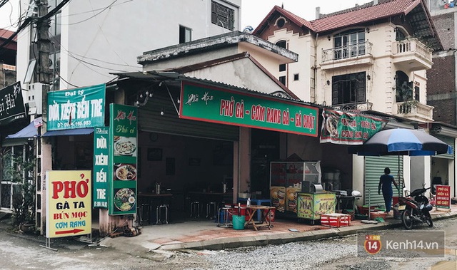 Hà Nội trong ngày đầu tiên giãn cách hàng quán: Bàn được lắp vách ngăn, khách ngồi cách xa nhau hơn 1 mét - Ảnh 7.