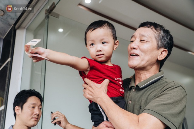 Niềm hạnh phúc của người bố khi con trai được Công an giải cứu ở Bắc Ninh: Tôi như sống lại một lần nữa - Ảnh 10.
