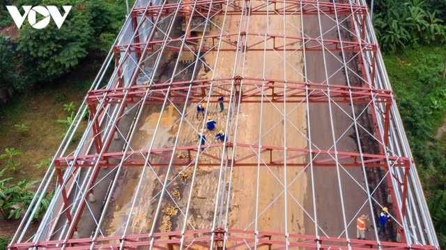 Toàn cảnh đại công trường sửa chữa cầu Thăng Long, Hà Nội - Ảnh 4.