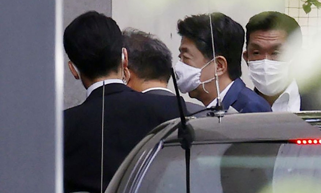 Thủ tướng Shinzo Abe từ chức vì lý do sức khỏe: Nhìn lại văn hóa cuồng việc của người Nhật Bản - Ảnh 1.