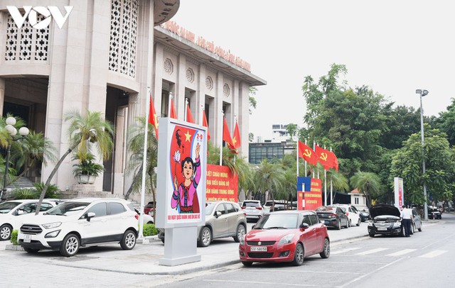 Ảnh: Thủ đô Hà Nội rực màu cờ Tổ quốc chào đón Quốc khánh 2/9 - Ảnh 11.