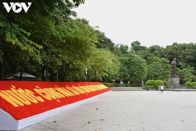 Ảnh: Thủ đô Hà Nội rực màu cờ Tổ quốc chào đón Quốc khánh 2/9 - Ảnh 6.