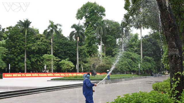 Ảnh: Thủ đô Hà Nội rực màu cờ Tổ quốc chào đón Quốc khánh 2/9 - Ảnh 7.