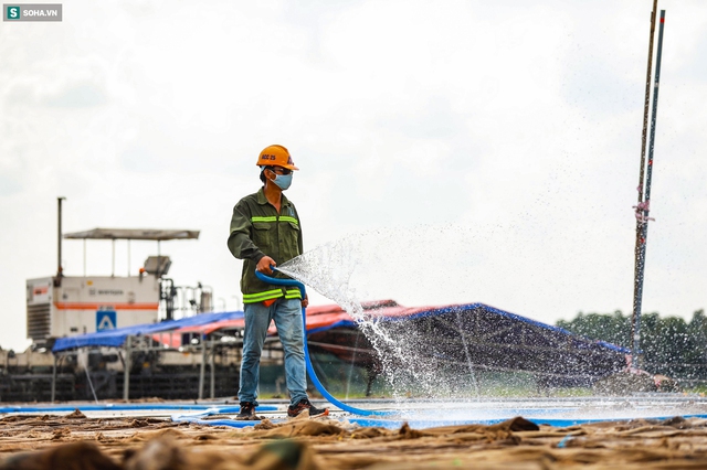  [Ảnh] Máy xúc xới tung đường băng tại sân bay Tân Sơn Nhất - Ảnh 10.