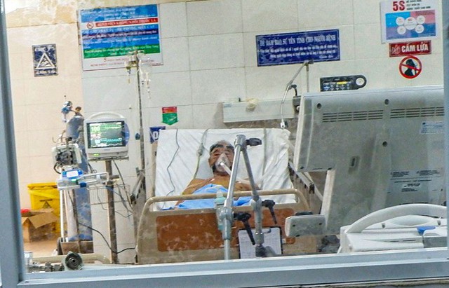 Bên trong Bệnh viện dã chiến Hòa Vang, điểm nóng nhất Đà Nẵng  - Ảnh 1.