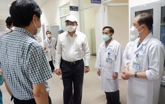 Bên trong Bệnh viện dã chiến Hòa Vang, điểm nóng nhất Đà Nẵng  - Ảnh 10.