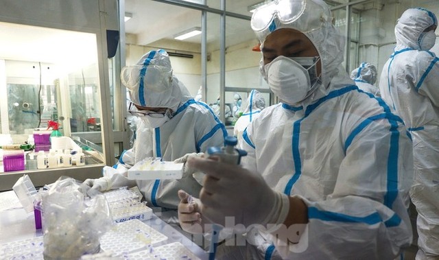 Những chiến binh CDC Đà Nẵng quay cuồng truy vết virus chết người - Ảnh 1.