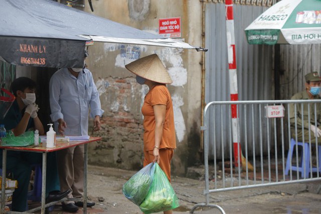 Hà Nội phong toả chung cư nơi bệnh nhân COVID-19 số 714 sinh sống - Ảnh 15.