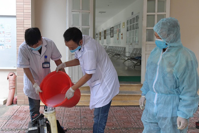  Phun khử khuẩn các điểm thi tại Hà Nội để chuẩn bị thi tốt nghiệp THPT giữa tâm dịch Covid-19 - Ảnh 5.