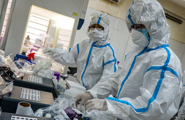 Những chiến binh CDC Đà Nẵng quay cuồng truy vết virus chết người - Ảnh 8.
