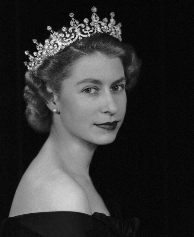 Một loạt ảnh hiếm thời trẻ của Nữ hoàng Anh cho thấy bà đích thực là tuyệt sắc giai nhân với khí chất khó ai sánh bằng - Ảnh 12.