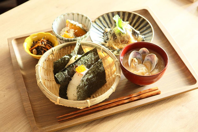 Người Nhật luôn trẻ hơn tuổi thật, sống thọ nhất thế giới nhờ áp dụng nguyên tắc “7 món ăn và 5 thói quen” đơn giản này - Ảnh 3.
