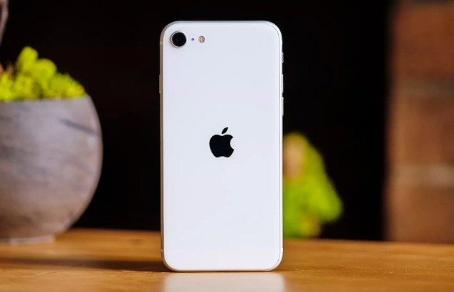 iPhone XS Max, iPhone 11, iPhone SE 2020... đồng loạt rớt giá mạnh - Ảnh 1.