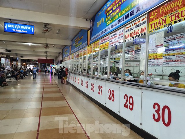 Bến xe vắng khách, cửa ngõ Sài Gòn thông thoáng trước ngày nghỉ lễ 2/9 - Ảnh 1.