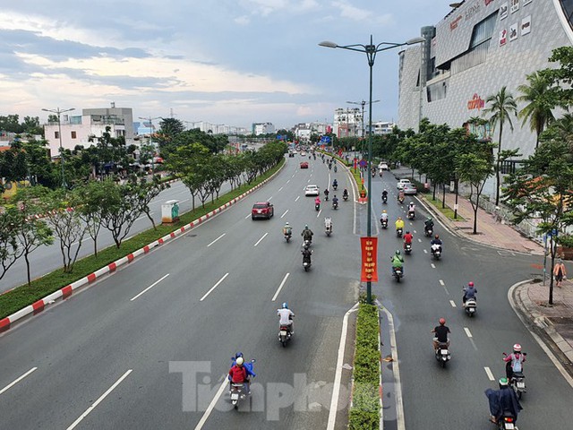 Bến xe vắng khách, cửa ngõ Sài Gòn thông thoáng trước ngày nghỉ lễ 2/9 - Ảnh 7.