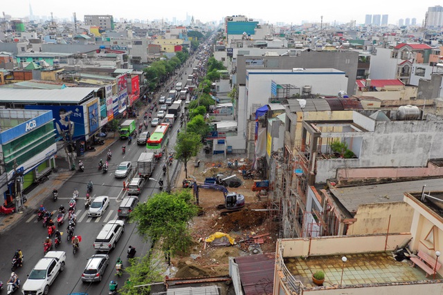  Loạt ảnh hối hả bàn giao mặt bằng metro số 2 vào sáng 11-9  - Ảnh 1.