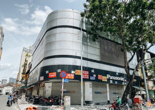  Chùm ảnh: Khách sạn ở trung tâm Sài Gòn ngừng hoạt động, rao bán vì ngấm đòn Covid-19 - Ảnh 1.