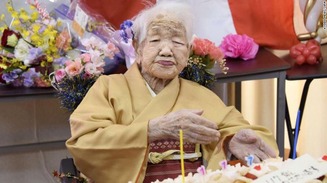 Kỷ lục sống thọ không tưởng của người Nhật: Cứ 1500 người lại có 1 cụ già trên 100 tuổi, bí quyết đơn giản tới mức ai cũng áp dụng được - Ảnh 1.