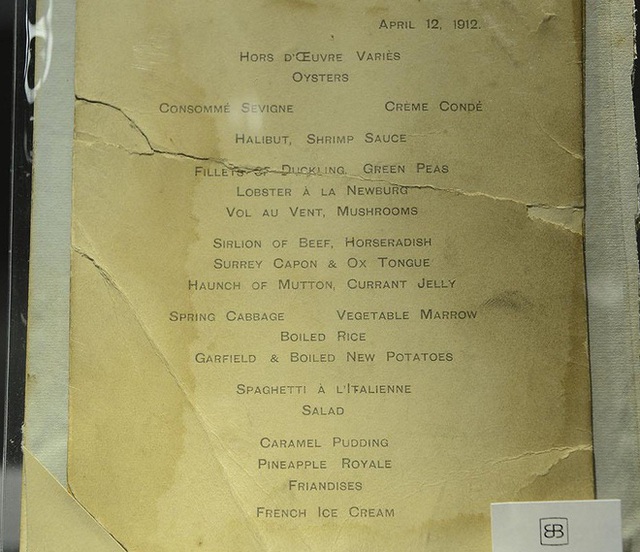 Bữa ăn cuối cùng trên chuyến tàu Titanic: Có thịt cừu sốt bạc hà, cá hồi sốt mousseline và vô số kể các món ngon khác - Ảnh 16.